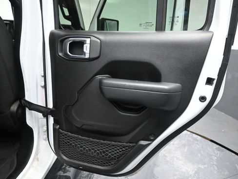 Used 2022 Jeep Gladiator Sport image 21