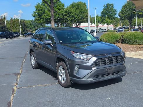 Used 2019 Toyota RAV4 XLE w/ Carpet Mat Package AWD/4WD image 3
