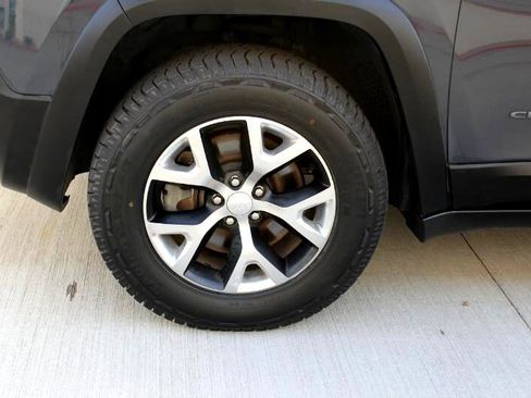 Used 2017 Jeep Cherokee Trailhawk image 39