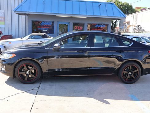 Used 2019 Ford Fusion SE AWD/4WD image 4