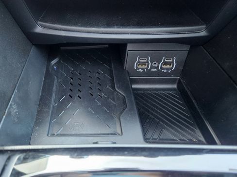 Used 2025 Chrysler Pacifica Limited FWD image 35