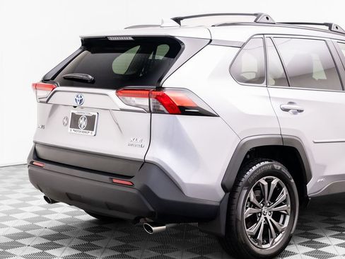 Used 2022 Toyota RAV4 XLE Premium AWD/4WD image 33