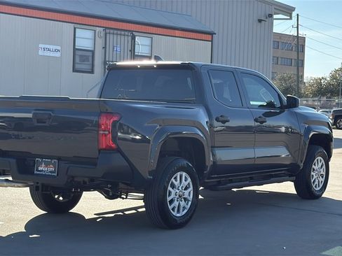 Used 2025 Toyota Tacoma SR image 5