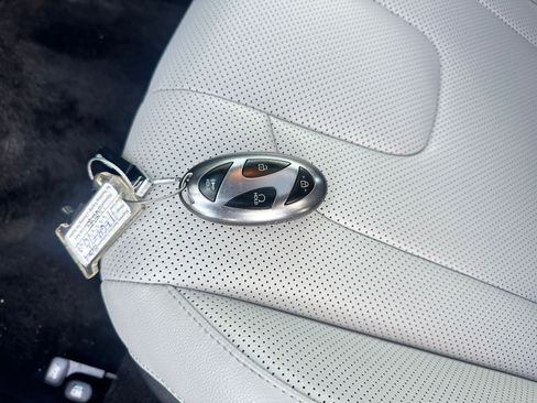 Used 2025 Hyundai Elantra Limited image 23