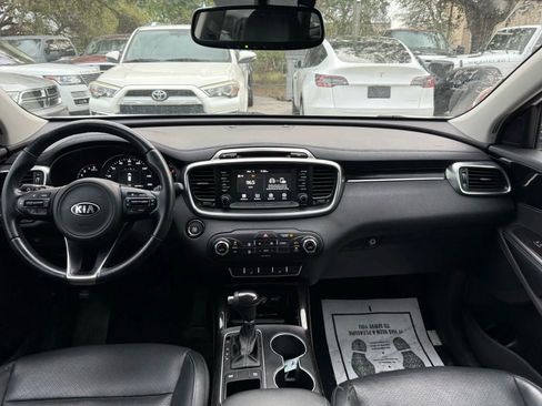 Used 2018 Kia Sorento EX FWD image 11