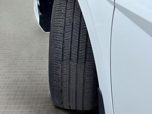 Certified 2025 Hyundai Elantra SE FWD image 11