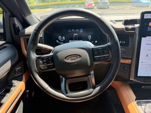 Used 2024 Ford Expedition Platinum AWD/4WD image 16