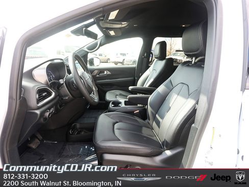 New 2026 Chrysler Voyager LX image 10