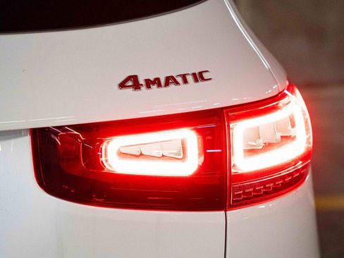 Used 2022 Mercedes-Benz GLB 250 4MATIC image 6