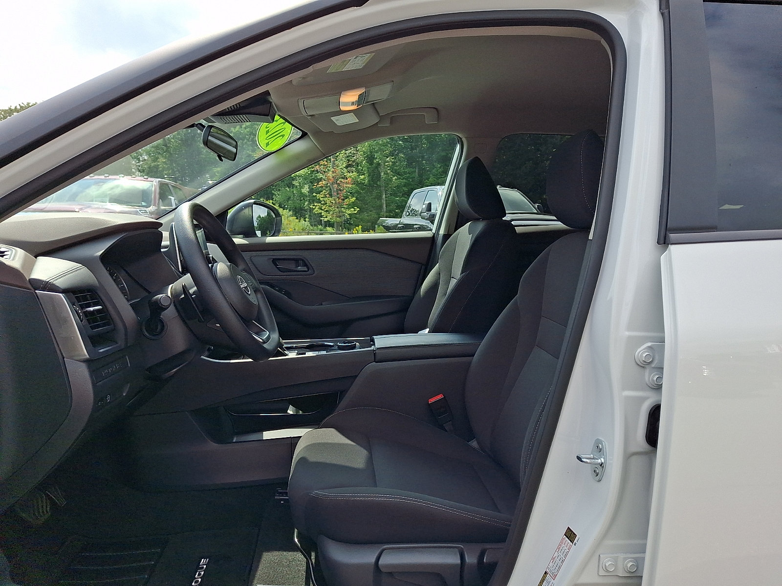 Used 2023 Nissan Rogue S AWD/4WD image 13