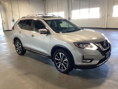 Used 2019 Nissan Rogue SL w/ Premium Package image 8
