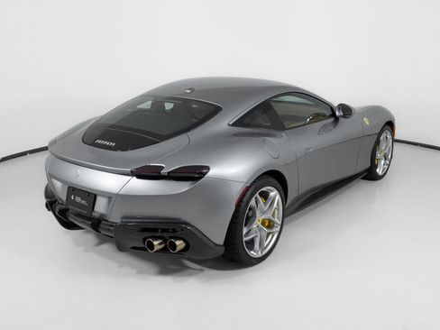 Used 2024 Ferrari Roma RWD image 18