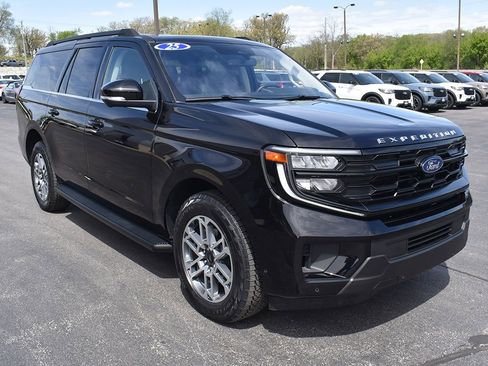 Used 2025 Ford Expedition Max Active AWD/4WD image 15