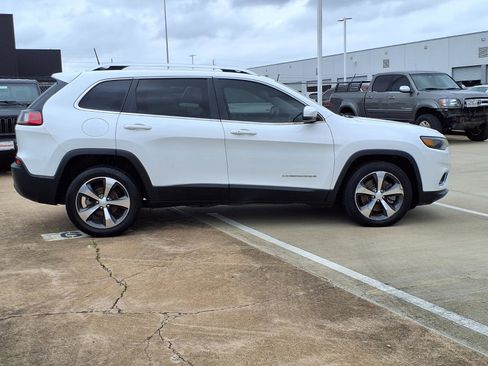 Used 2019 Jeep Cherokee Limited FWD image 28