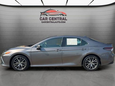 Used 2021 Toyota Camry XLE FWD image 2