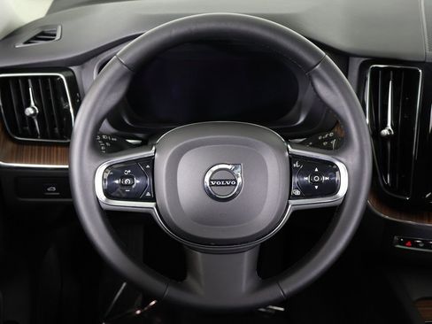 Used 2024 Volvo XC60 B5 Plus image 43