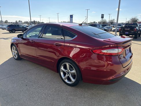 Used 2014 Ford Fusion SE image 4