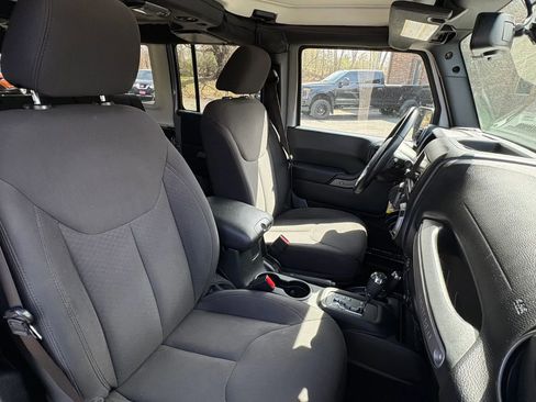Used 2016 Jeep Wrangler Unlimited Sport w/ Quick Order Package 24S AWD/4WD image 37