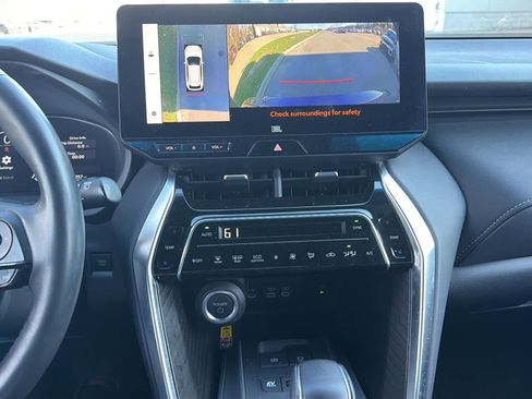 Used 2023 Toyota Venza Limited image 16