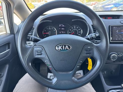 Used 2017 Kia Forte LX FWD image 19