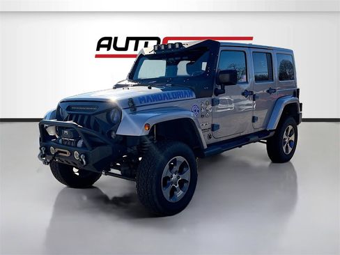 Used 2016 Jeep Wrangler Unlimited Sahara w/ Connectivity Group image 3