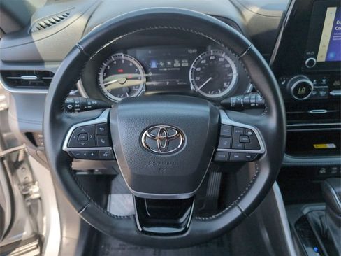Used 2023 Toyota Highlander XSE image 11