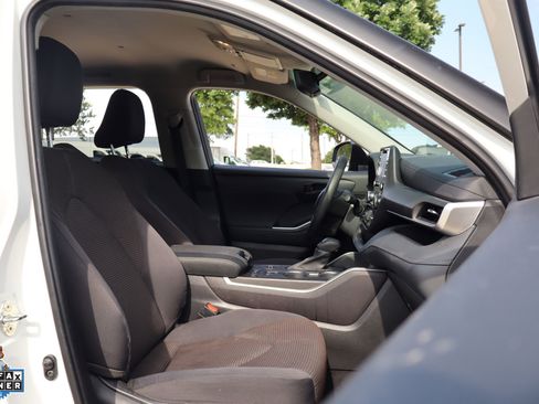 Used 2022 Toyota Highlander L FWD image 30