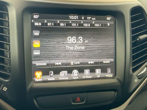 Used 2016 Jeep Cherokee Limited FWD image 16