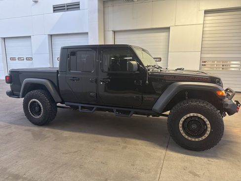 Used 2021 Jeep Gladiator Rubicon image 3