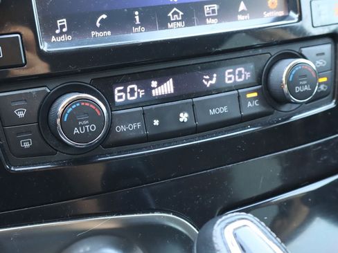 Used 2016 Nissan Maxima Platinum FWD image 23