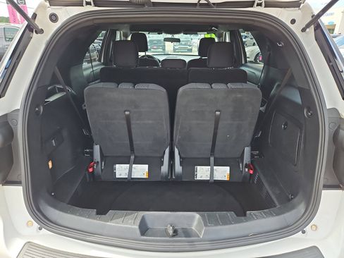 Used 2018 Ford Explorer XLT FWD image 18