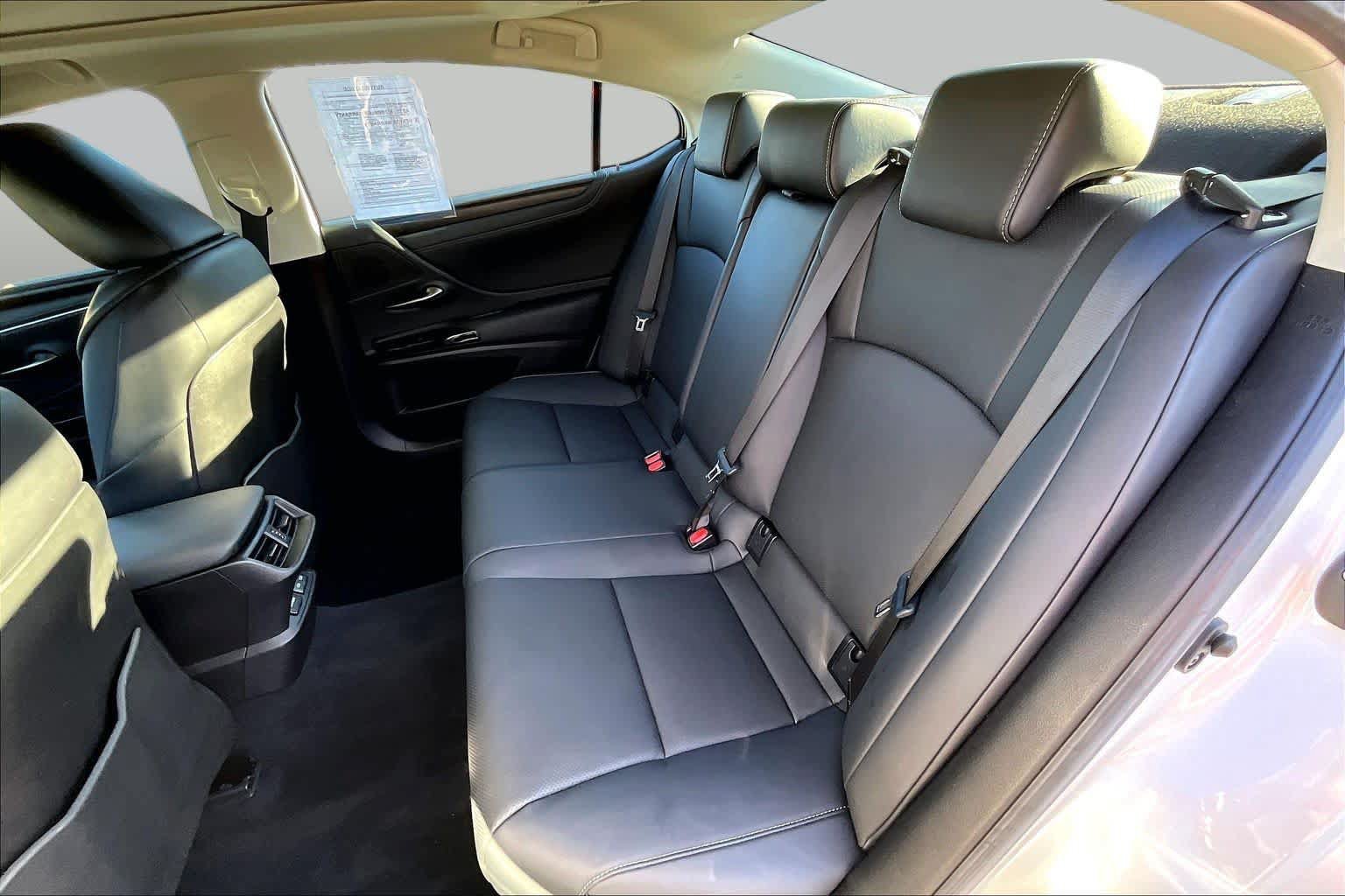 Used 2024 Lexus ES 350 w/ Premium Package FWD image 18