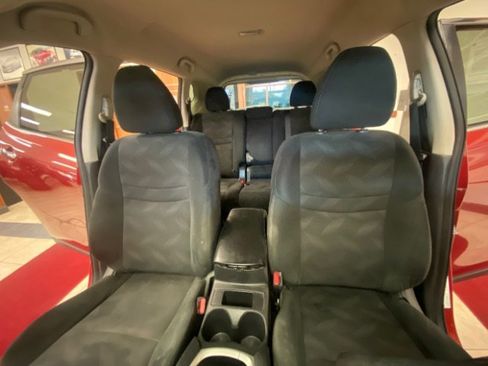 Used 2016 Nissan Rogue SV image 25