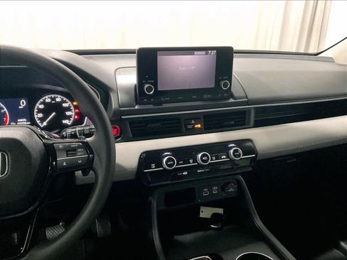 Used 2023 Honda Pilot LX image 19