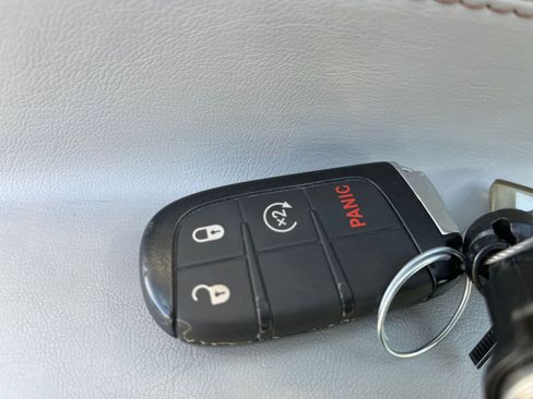 Used 2025 Jeep Compass Limited AWD/4WD image 25