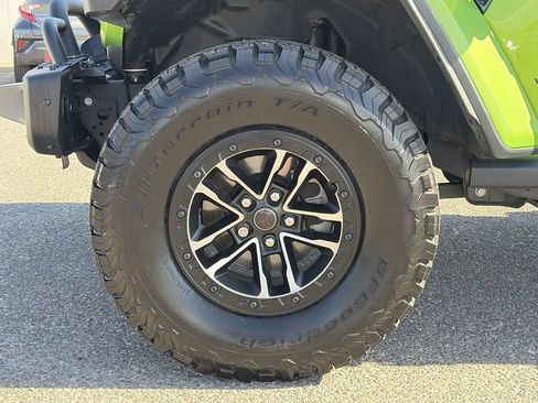 Used 2025 Jeep Wrangler Unlimited Rubicon AWD/4WD image 11