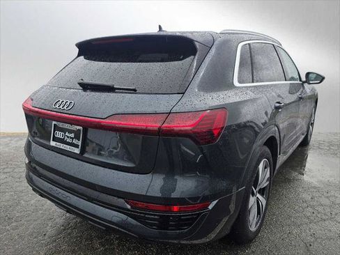 Used 2024 Audi Q8 e-tron Premium Plus w/ Premium Plus Package image 3