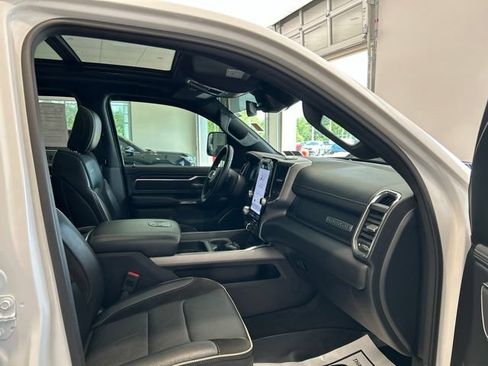 Used 2024 RAM 1500 Laramie AWD/4WD image 17