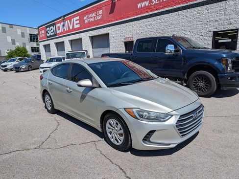 Used 2017 Hyundai Elantra SE FWD image 1