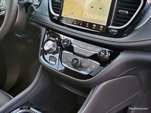 New 2026 Chrysler Pacifica Limited w/ S Appearance Package image 34