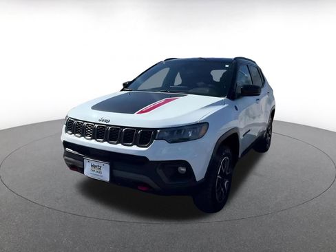 Used 2025 Jeep Compass Trailhawk image 7