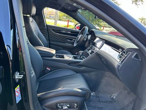 Used 2021 Bentley Flying Spur V8 image 34