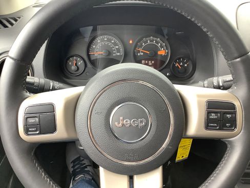 Used 2017 Jeep Compass 75th Anniversary w/ Power Value Group image 17