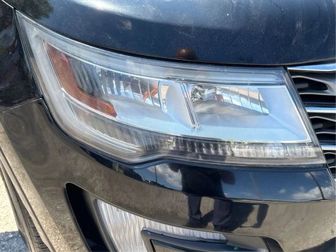 Used 2017 Ford Explorer XLT w/ Equipment Group 202A image 9