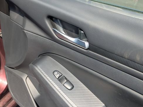 Used 2024 Nissan Altima 2.5 SV FWD image 34