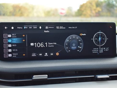 Used 2022 Genesis GV70 2.5T w/ Advanced Package image 35