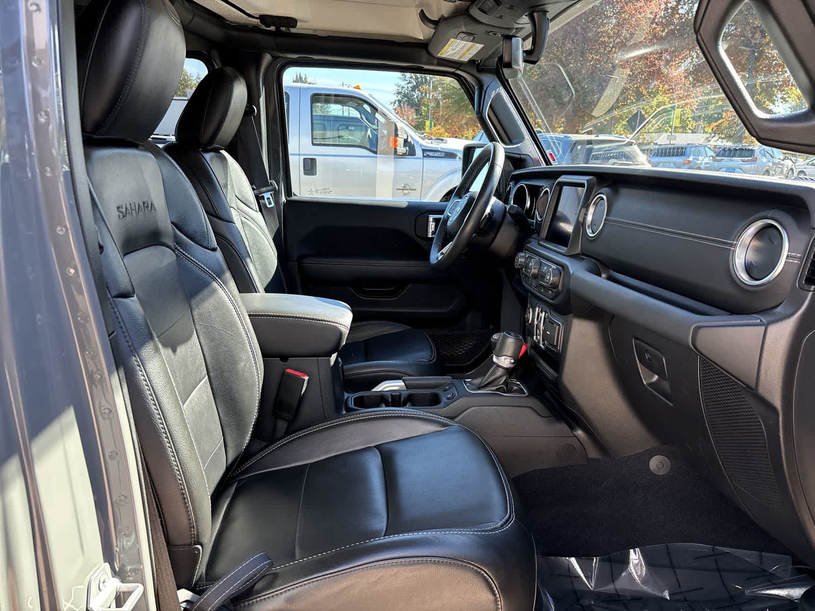 Used 2022 Jeep Wrangler Unlimited Sahara AWD/4WD image 6