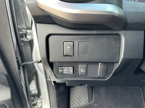 Used 2022 Toyota Tacoma SR5 w/ SR5 Appearance Package (SM) image 17