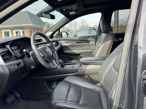 Used 2022 Cadillac XT6 Premium Luxury image 11