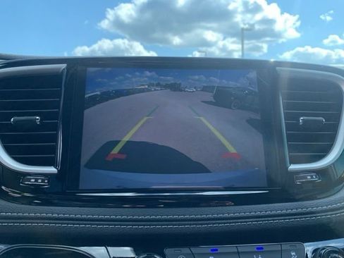 New 2026 Chrysler Pacifica Select image 18